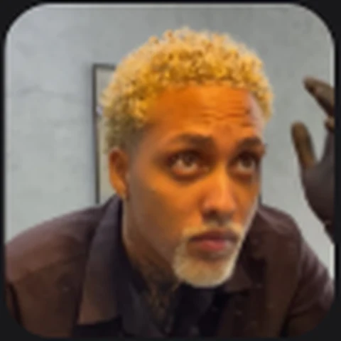 Delonge, profissional da Barbearia Simão